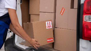 Come spedire pacchi in modo sicuro, veloce ed economico: guida completa per privati e aziende